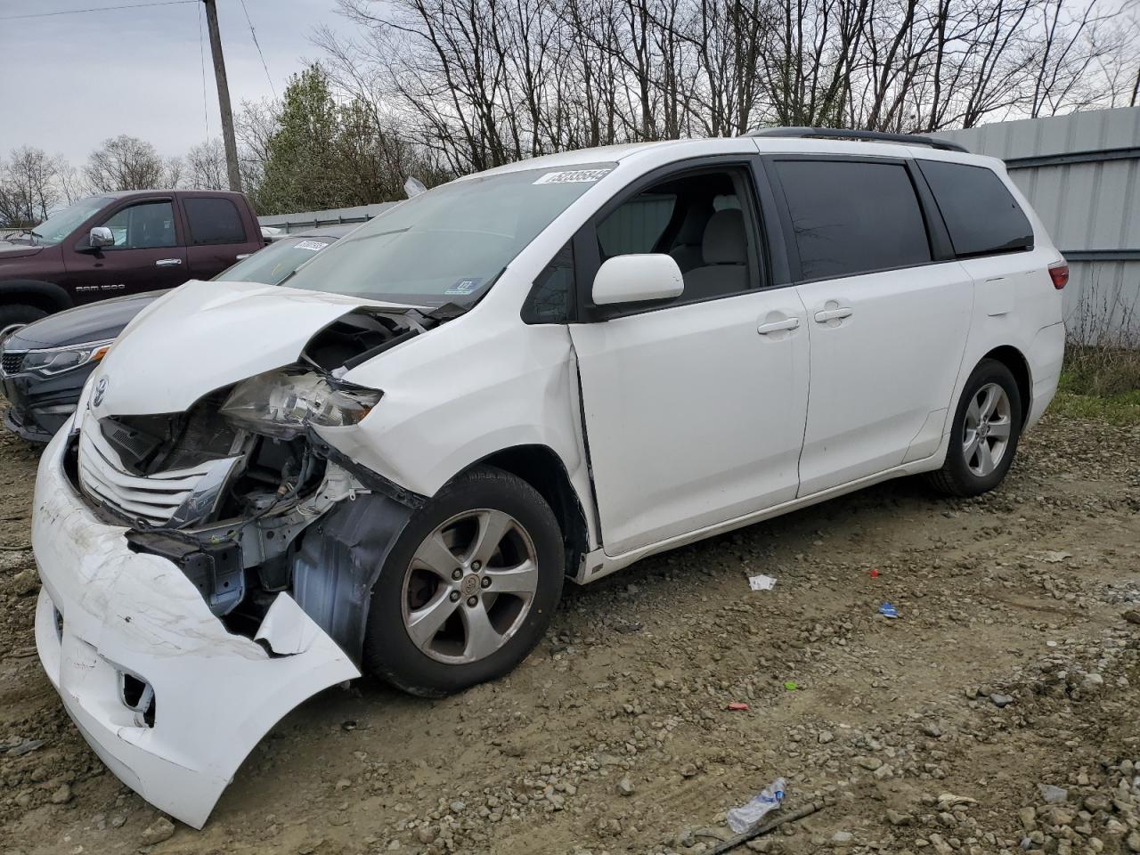 2017 Toyota Sienna Le for Sale in Windsor, NJ - Front End