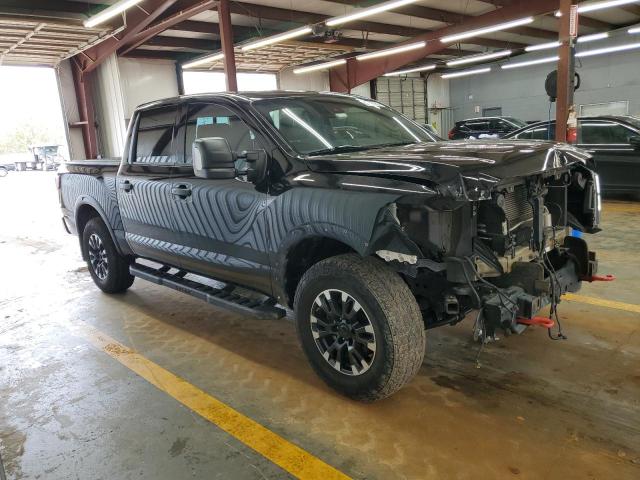  NISSAN TITAN 2022 Чорний