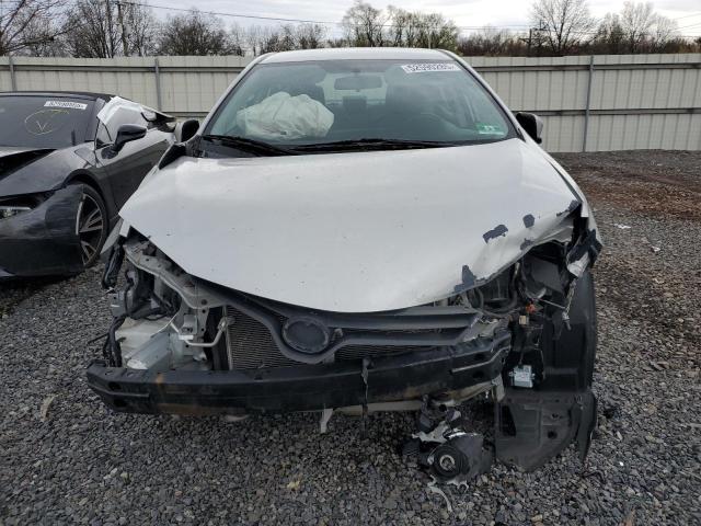 Sedans TOYOTA COROLLA 2014 Srebrny