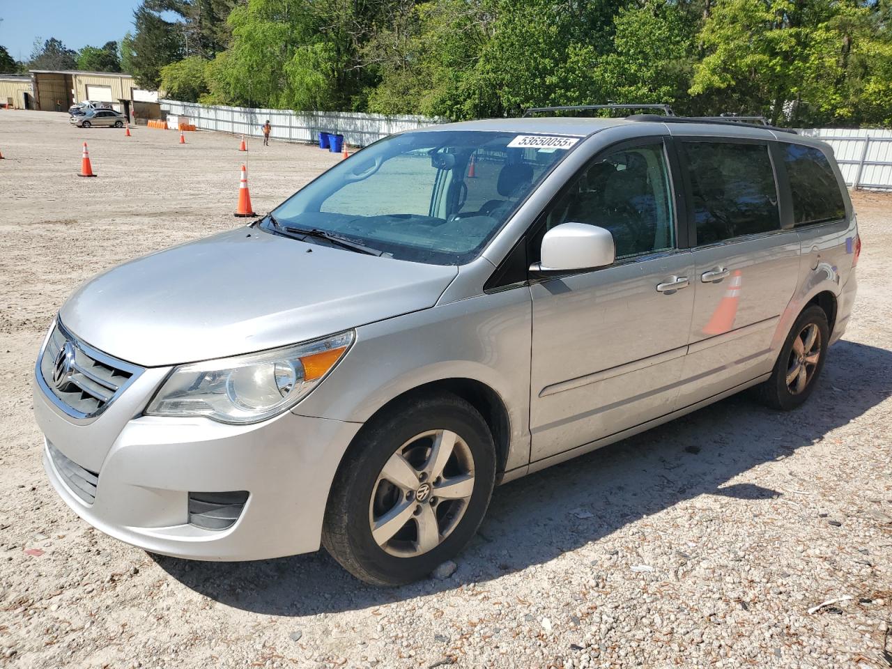 Knightdale, NC에서 판매 중인 2011 Volkswagen Routan Se - Minor Dent/Scratches