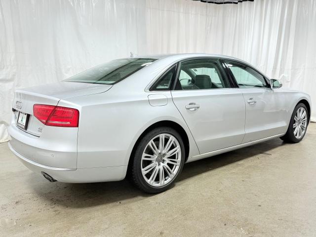 Sedans AUDI A8 2012 Silver