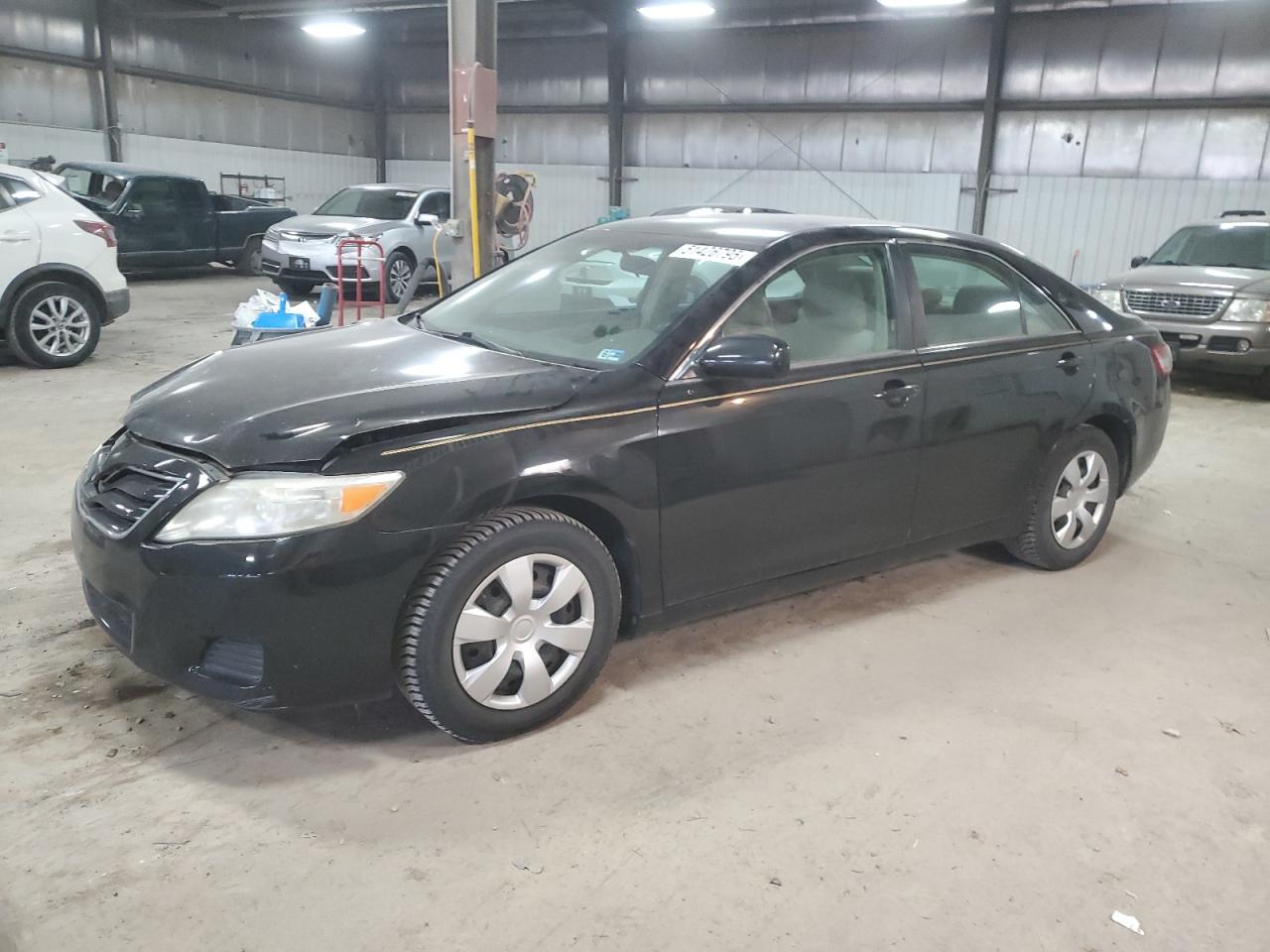 2011 Toyota Camry Base იყიდება Des Moines-ში, IA - Front End