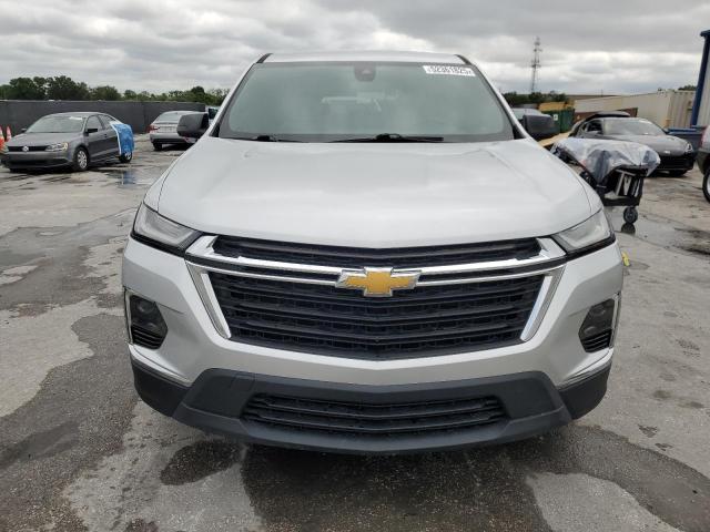  CHEVROLET TRAVERSE 2022 Srebrny