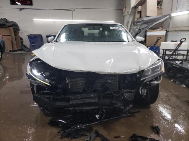  VOLKSWAGEN PASSAT 2021 Biały
