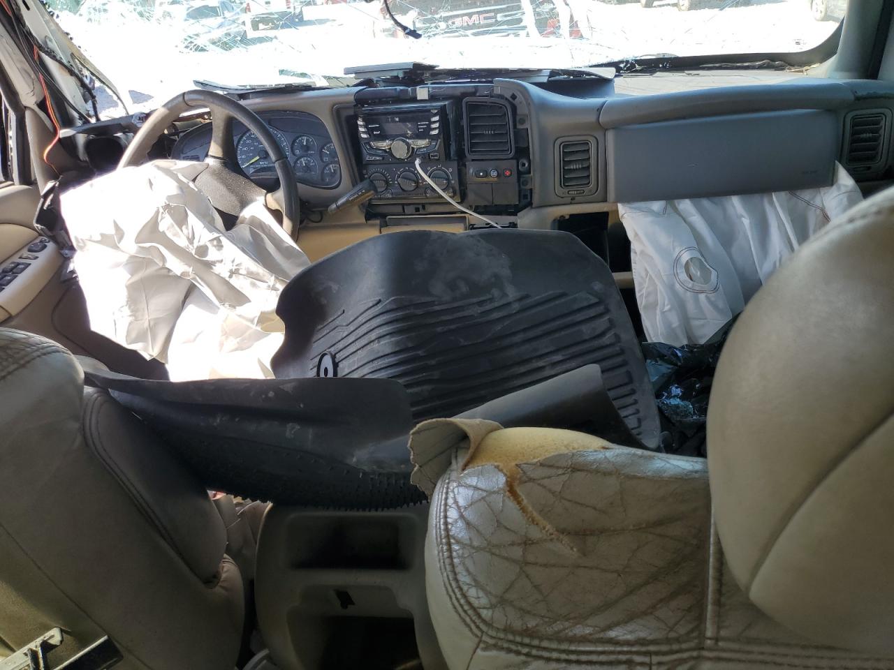 2001 Chevrolet Suburban C1500 VIN: 3GNEC16T61G112858 Lot: 53369565