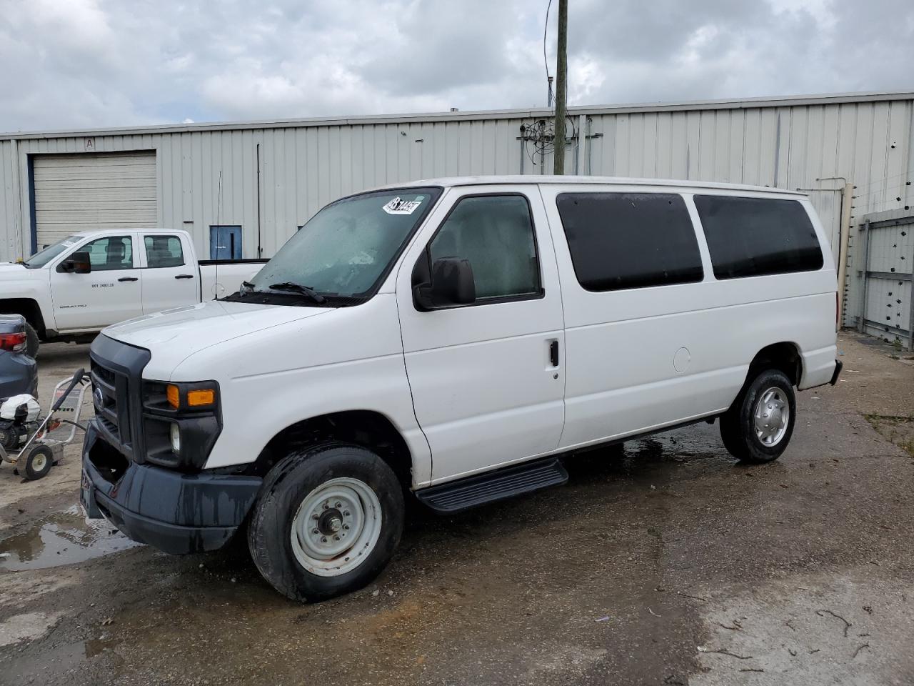 2013 Ford Econoline E350 Super Duty Wagon na sprzedaż w Montgomery, AL - Rear End