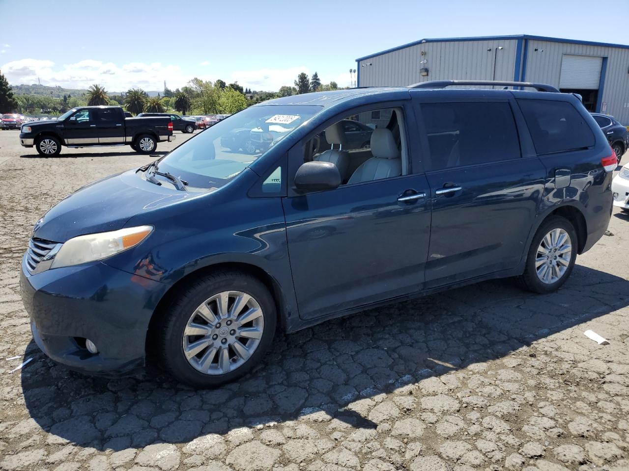 2012 Toyota Sienna Xle for Sale in Vallejo, CA - Minor Dent/Scratches
