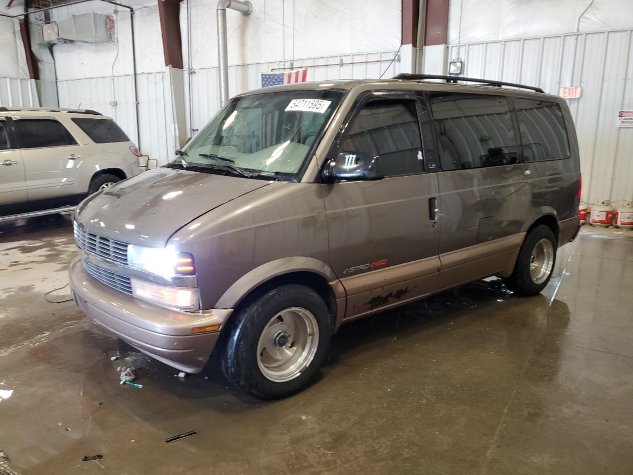 Franklin, WI에서 판매 중인 2000 Chevrolet Astro - Front End