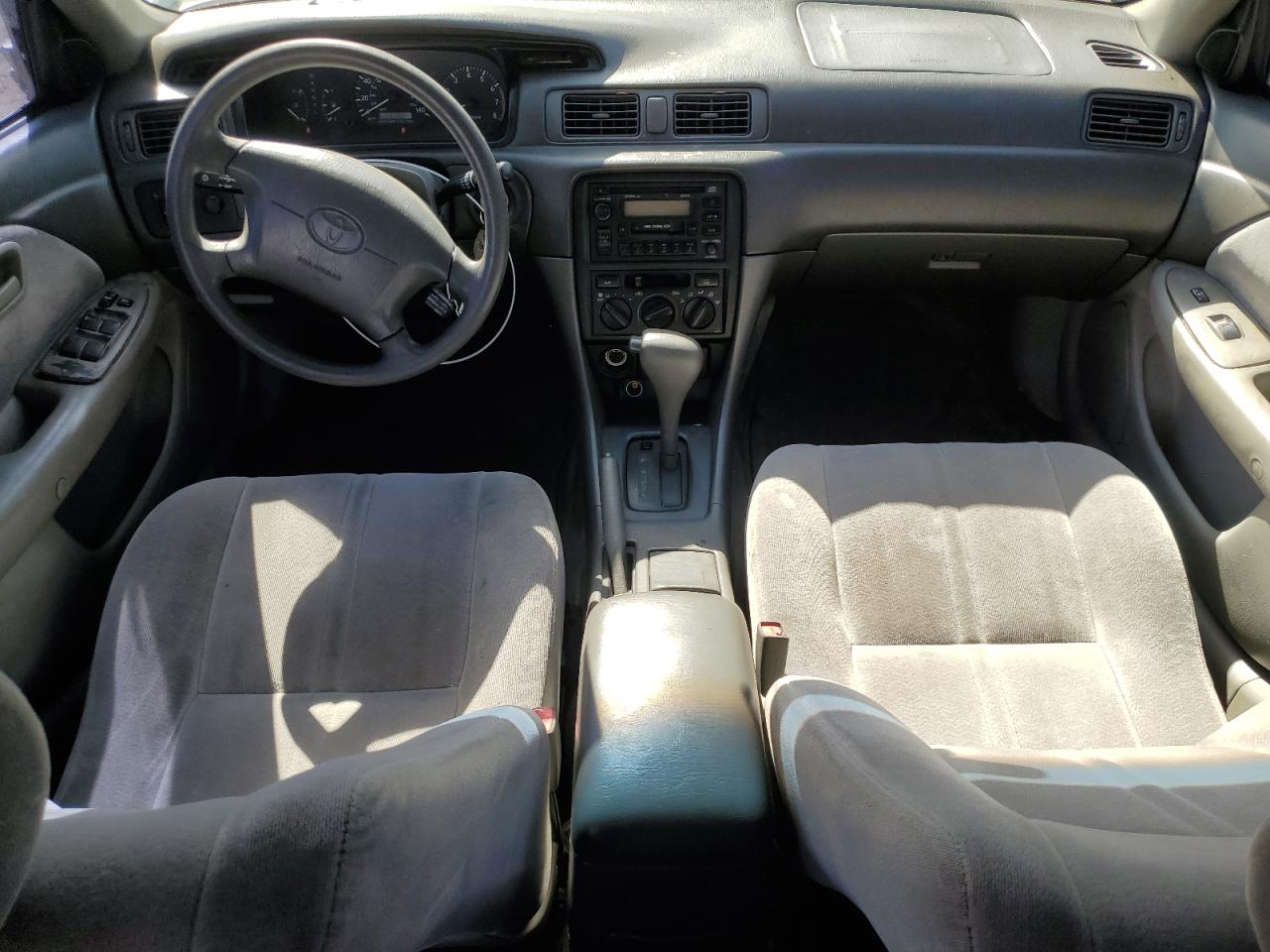 1999 Toyota Camry Le VIN: JT2BG22KXX0284593 Lot: 54061685