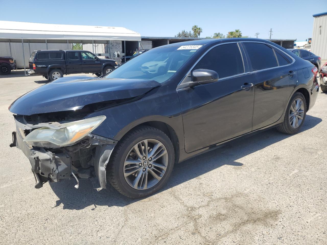 2016 Toyota Camry Le продається в Fresno, CA - Front End