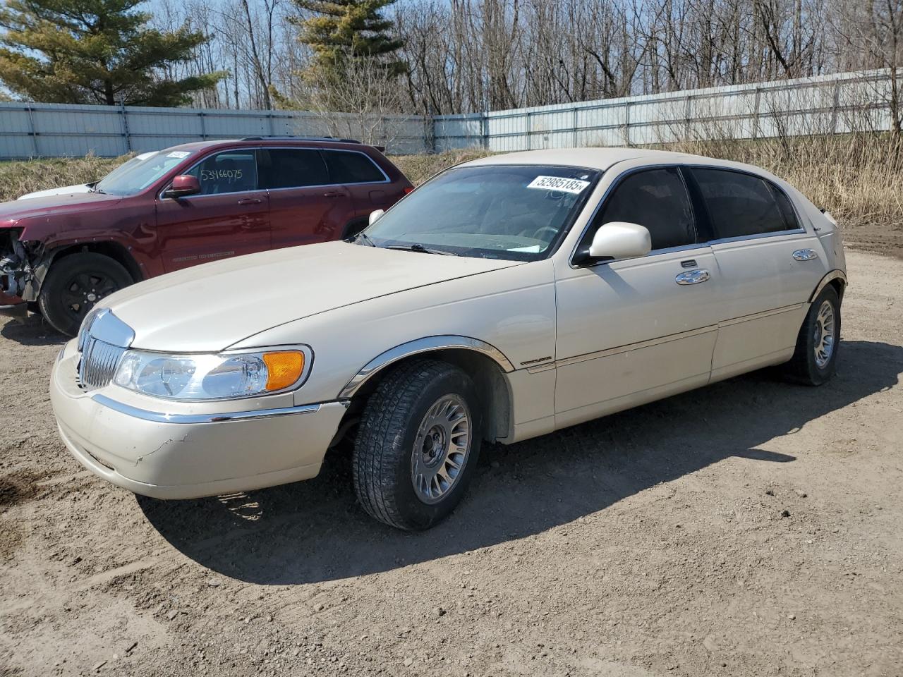 1999 Lincoln Town Car Cartier للبيع في Davison، MI - Rear End