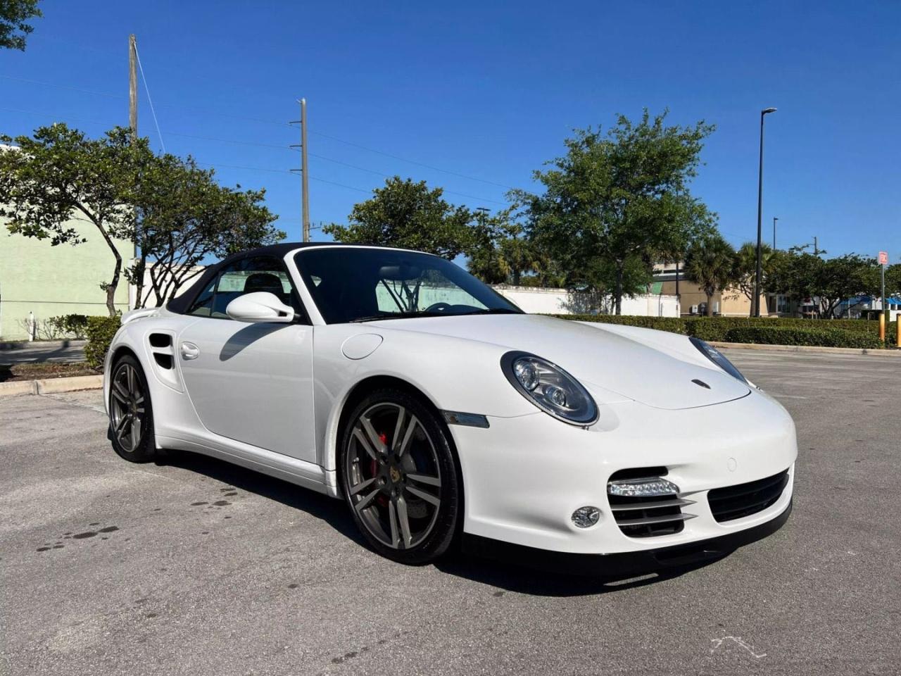 2010 Porsche 911 Turbo Cabriolet للبيع في Opa Locka، FL - Water/Flood