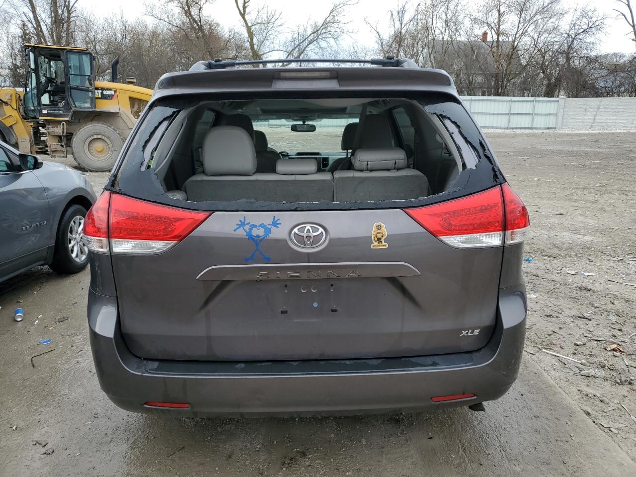 2013 Toyota Sienna Xle VIN: 5TDYK3DC8DS307826 Lot: 53960435