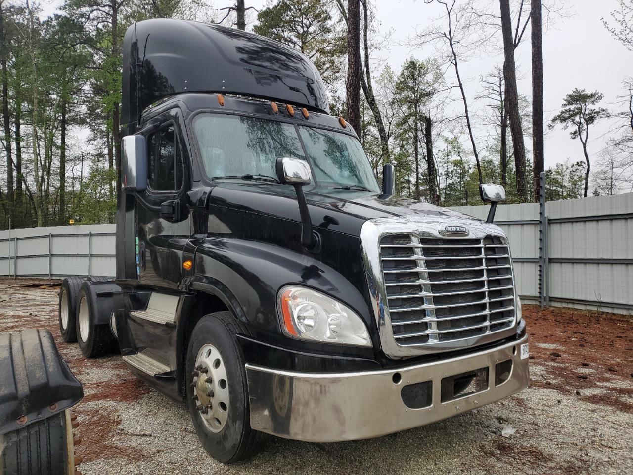 2015 Freightliner Cascadia Semi Truck de vânzare în Sandston, VA - Mechanical