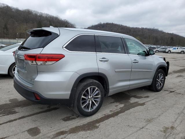  TOYOTA HIGHLANDER 2017 Сріблястий