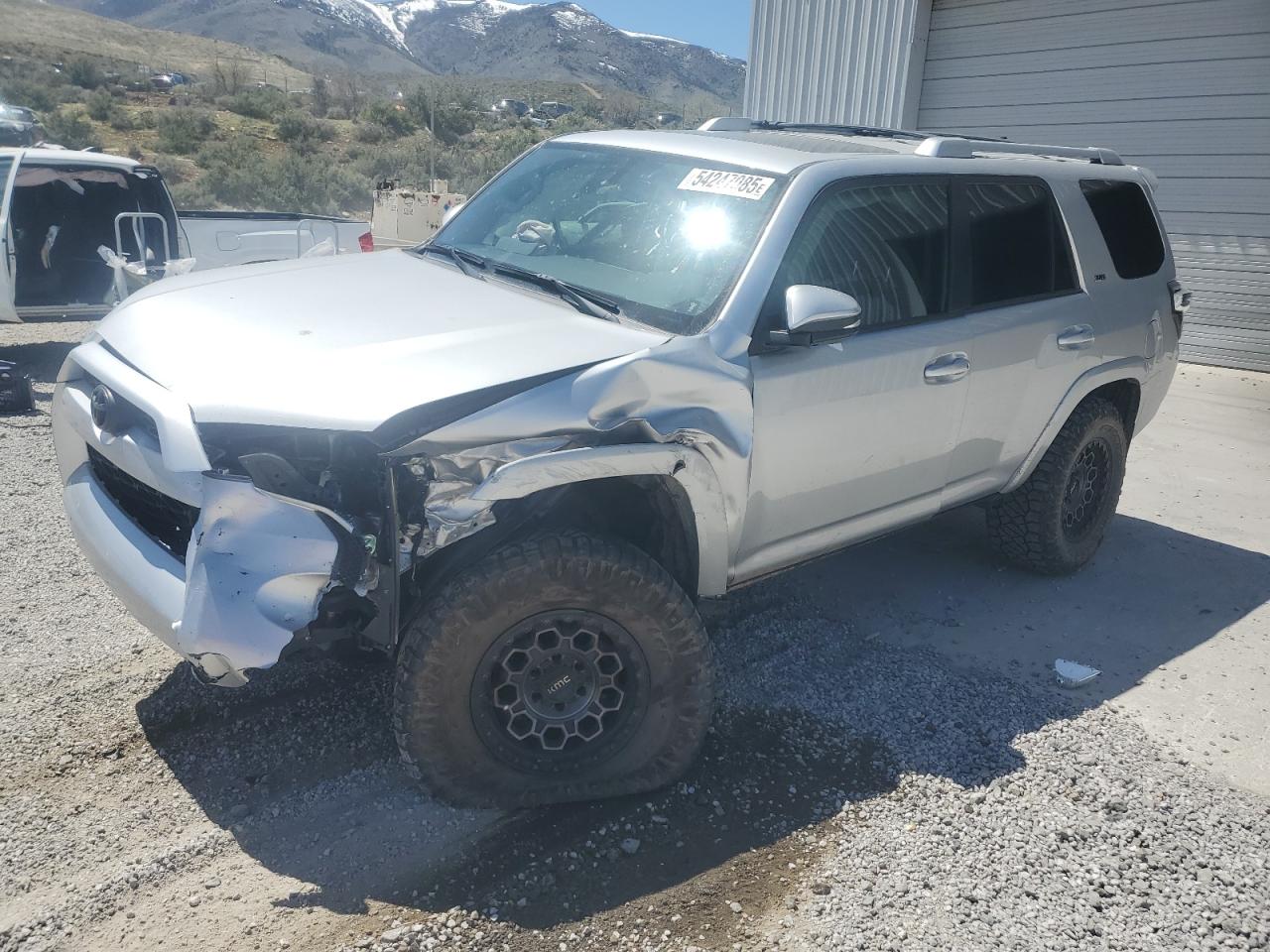 2017 Toyota 4Runner Sr5/Sr5 Premium for Sale in Reno, NV - Front End