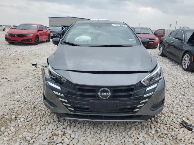  NISSAN VERSA 2023 Szary