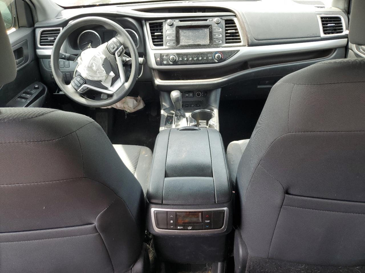 5TDBZRFH1KS741760 2019 Toyota Highlander Le