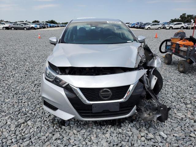  NISSAN VERSA 2021 Серебристый
