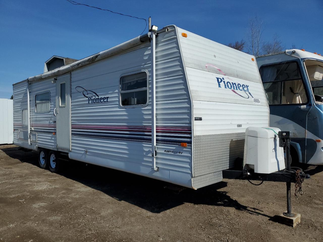 Davison, MI에서 판매 중인 2001 Fleetwood Pioneer - Top/Roof
