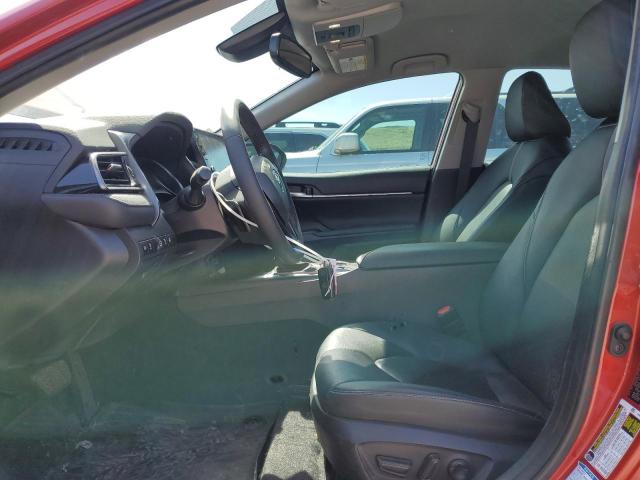  TOYOTA CAMRY 2021 Czerwony