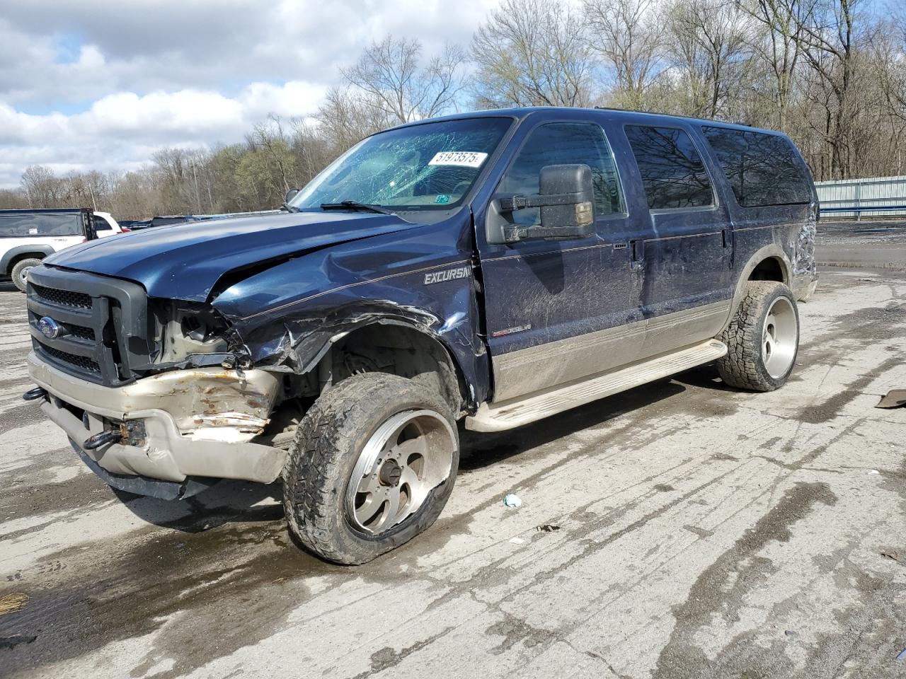 2004 Ford Excursion Eddie Bauer for Sale in Ellwood City, PA - Front End
