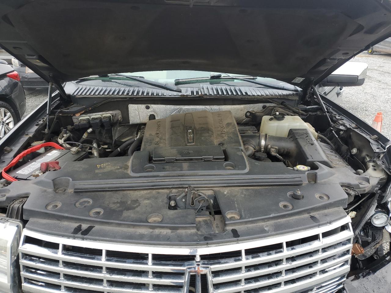 2011 Lincoln Navigator VIN: 5LMJJ2J5XBEJ04548 Lot: 52440525