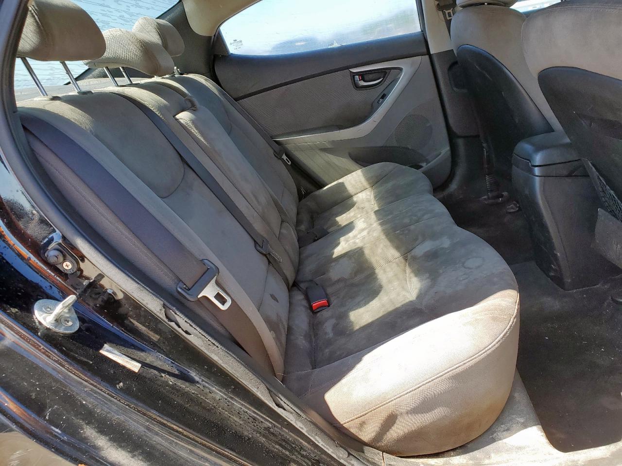 2013 Hyundai Elantra - Image 10