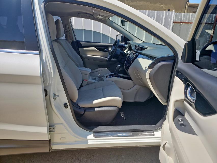  NISSAN ROGUE 2018 Biały