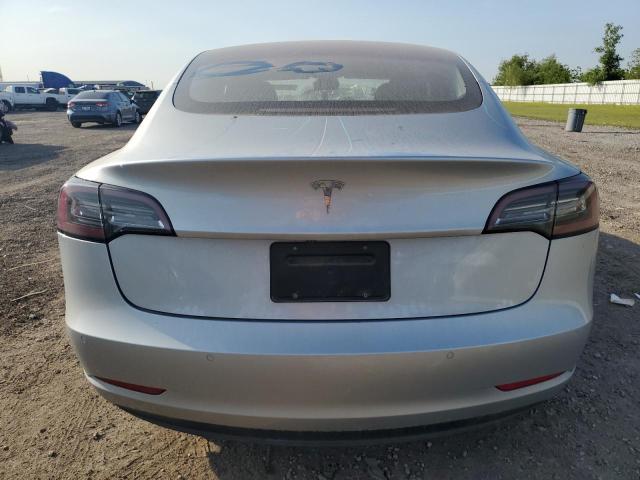  TESLA MODEL 3 2018 Сріблястий