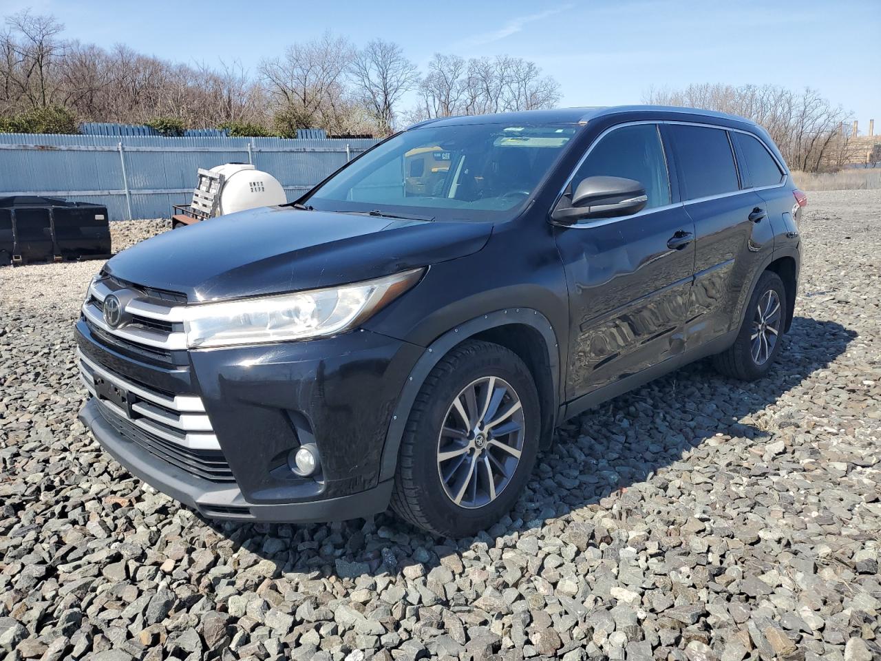 2019 Toyota Highlander Se for Sale in Marlboro, NY - Minor Dent/Scratches