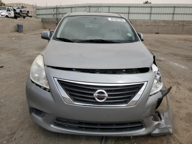  NISSAN VERSA 2014 Srebrny