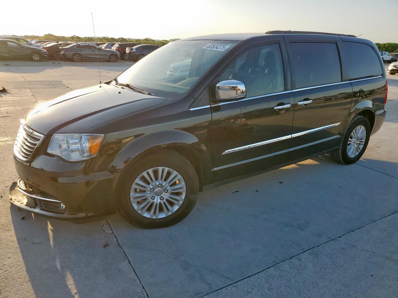 2012 Chrysler Town & Country Touring L იყიდება Grand Prairie-ში, TX - Front End