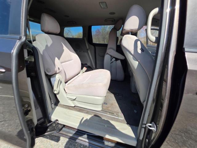 2015 KIA SEDONA LX