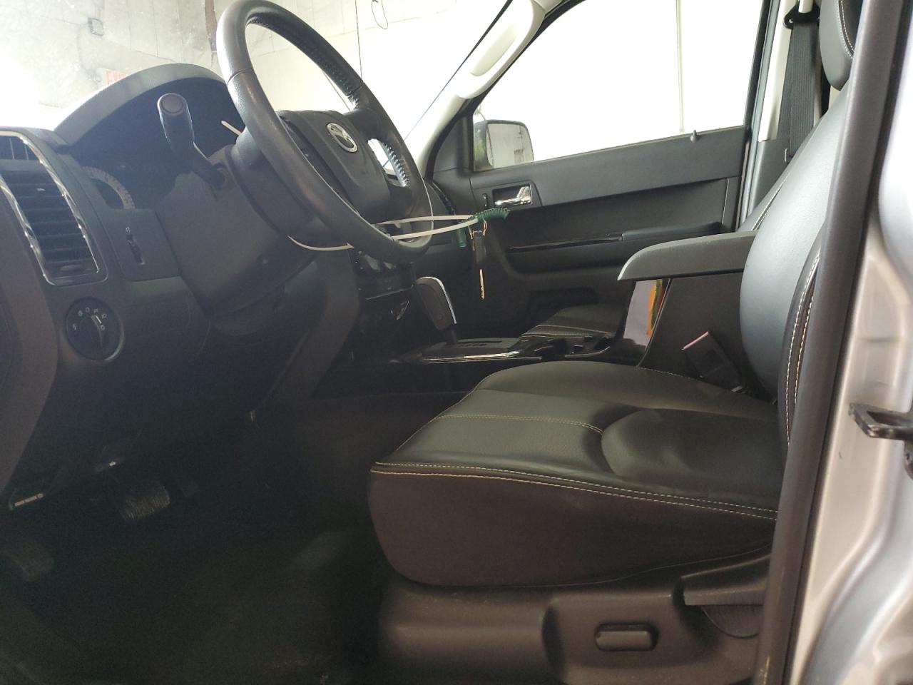 2011 Mazda Tribute S VIN: 4F2CY9GG5BKM05890 Lot: 52823945