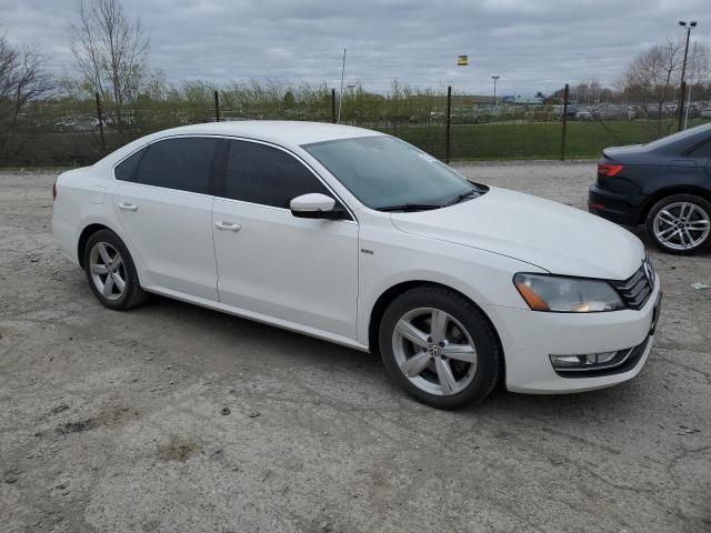 Седаны VOLKSWAGEN PASSAT 2015 Белый