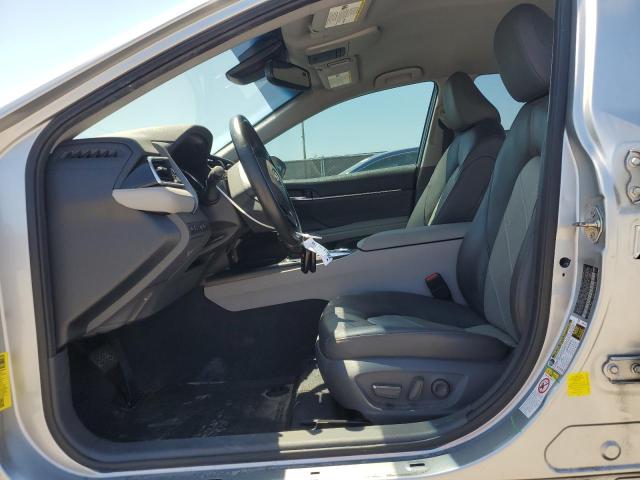  TOYOTA CAMRY 2018 Srebrny