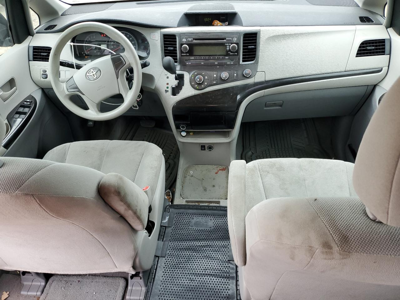 2011 Toyota Sienna Base VIN: 5TDKA3DC4BS002555 Lot: 54242775