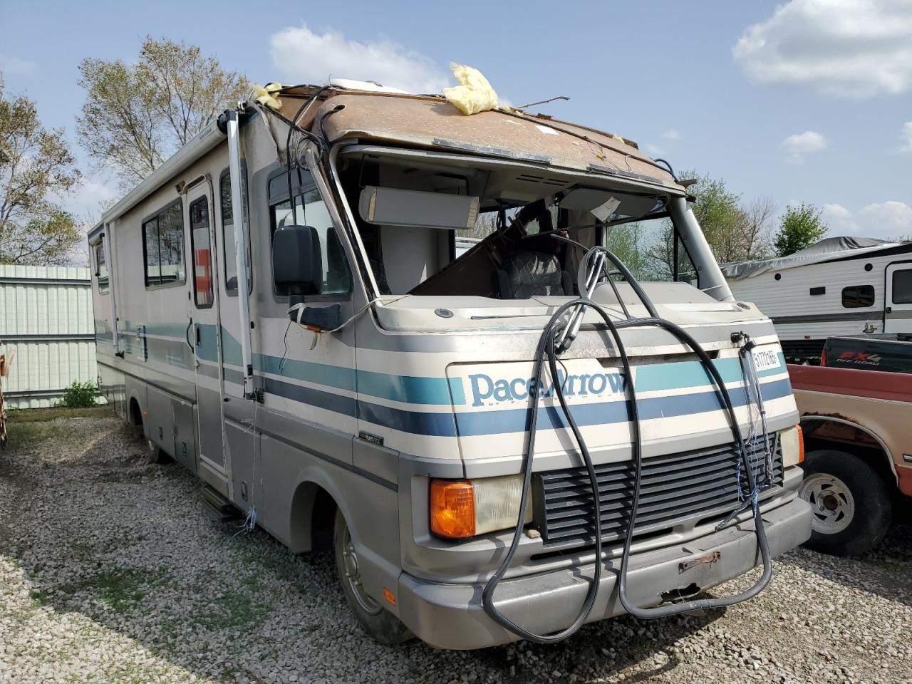 1993 Chevrolet P30 for Sale in Pekin, IL - Top/Roof