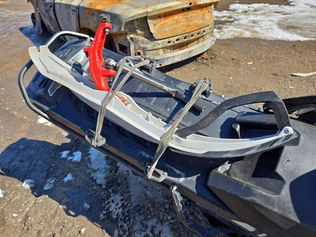 2021 SKIDOO SUMMIT X 8