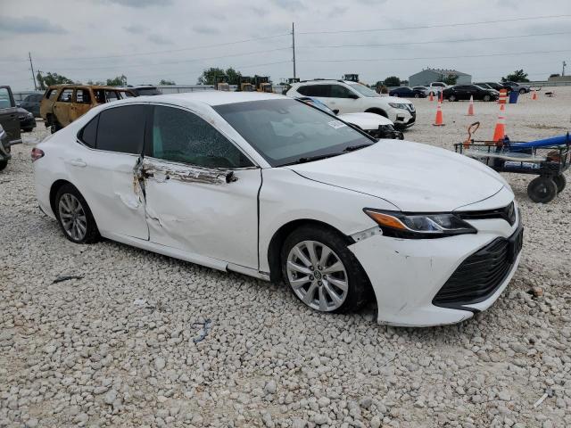  TOYOTA CAMRY 2018 Белы