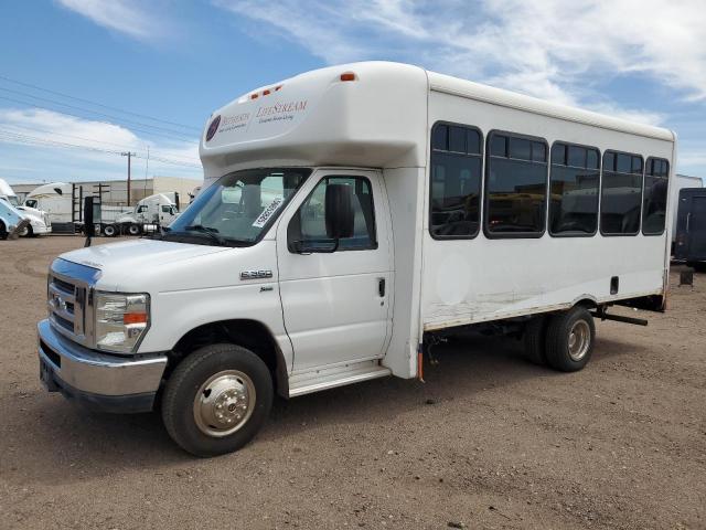 2012 Ford Econoline E350 Super Duty Cutaway Van