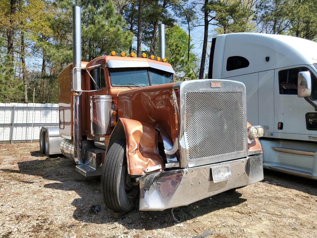 Sandston, VA에서 판매 중인 2005 Peterbilt 379 Semi Truck - Front End