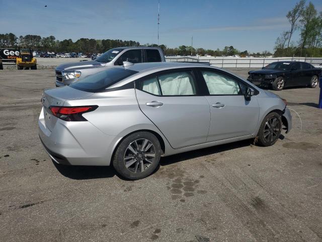  NISSAN VERSA 2021 Srebrny