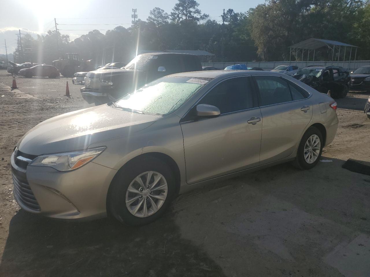 2016 Toyota Camry Le for Sale in Savannah, GA - Side