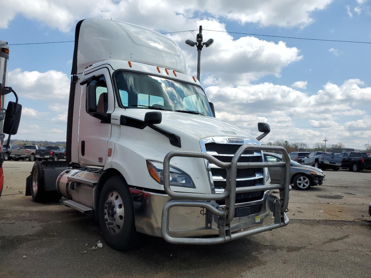 2020 Freightliner Cascadia 116 Semi Truck de vânzare în Moraine, OH - Minor Dent/Scratches