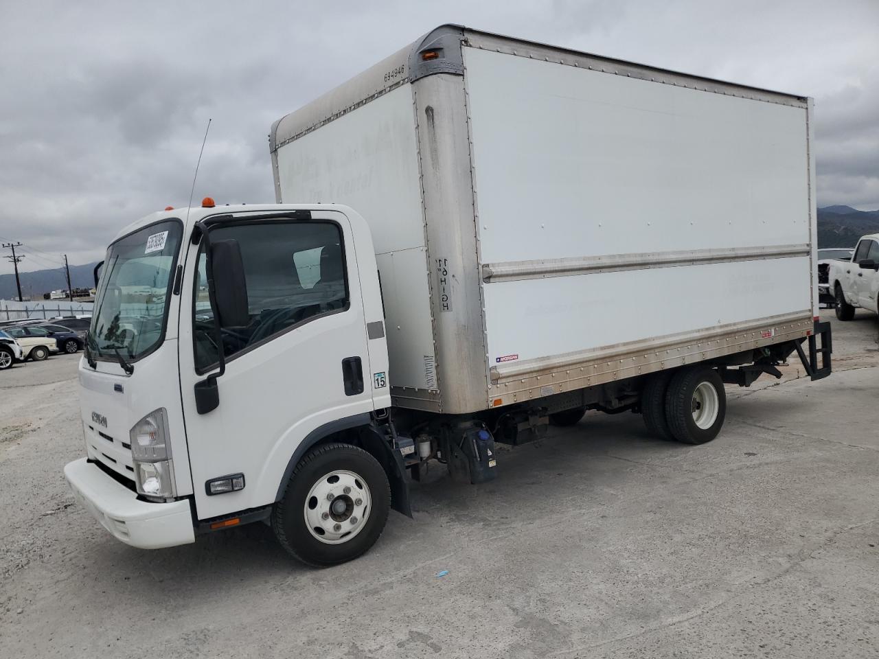 2015 Isuzu Npr Hd for Sale in Sun Valley, CA - Minor Dent/Scratches
