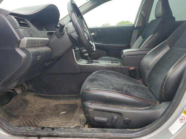 Sedans TOYOTA CAMRY 2016 Srebrny