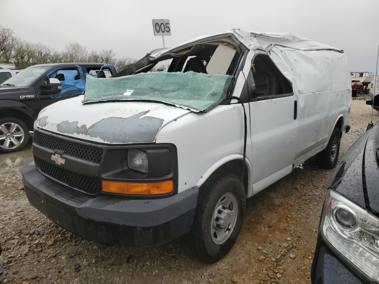 2009 Chevrolet Express G2500  for Sale in Kansas City, KS - All Over