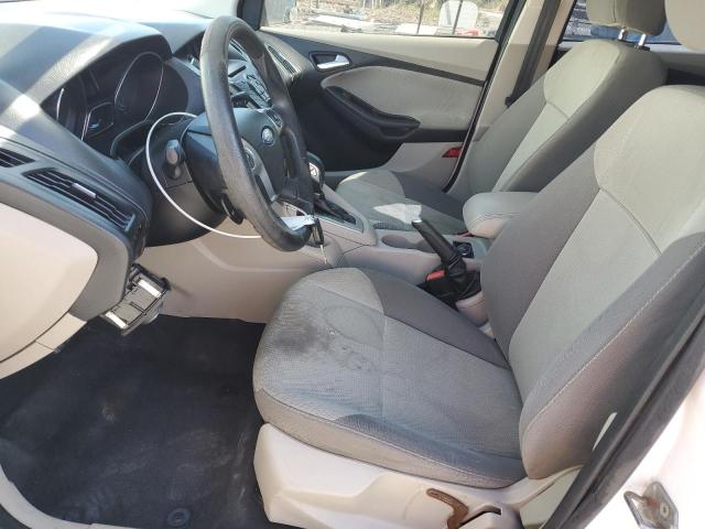 Sedans FORD FOCUS 2013 White